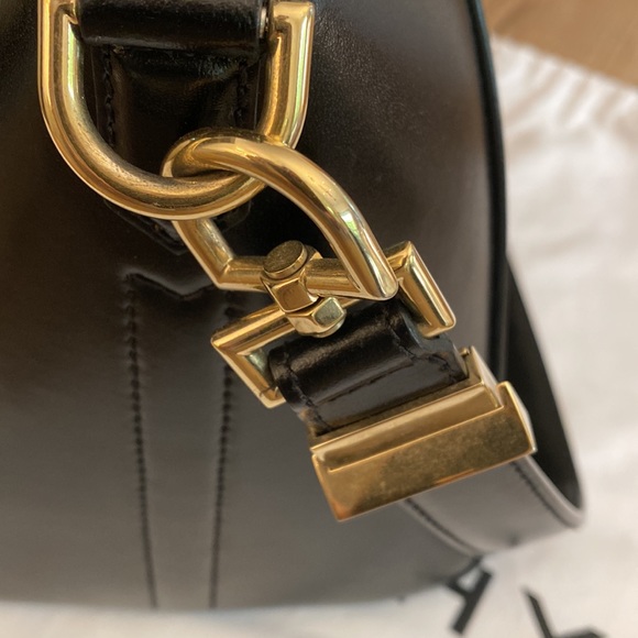 Small Givenchy Antigona bag in leather - Picture 3 of 16